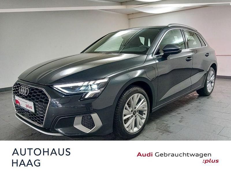 Manhattangrau metallic Gebraucht 2024 Audi A3 Sportback e-tron Advanced Plus Limousine | 34.500 € (Teuer) - Bild 1/4