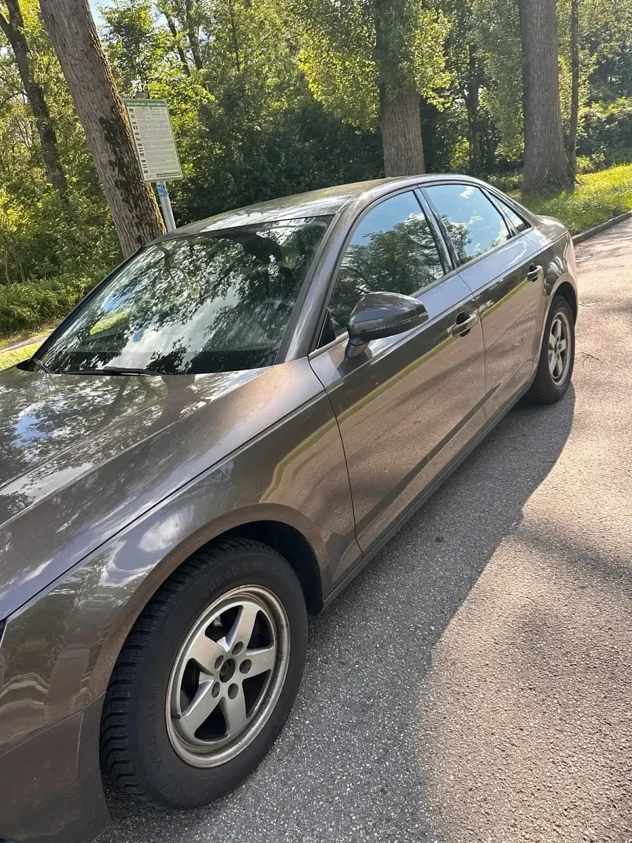 Gebraucht Audi A4 150 PS (110 kW) 2018 Grau Limousine