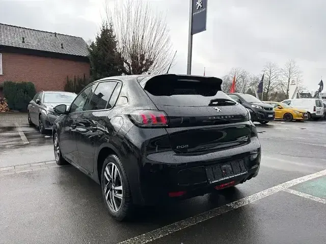 Gebraucht Peugeot 208 Allure 101 PS (74 kW) 2023 Schwarz Kleinwagen