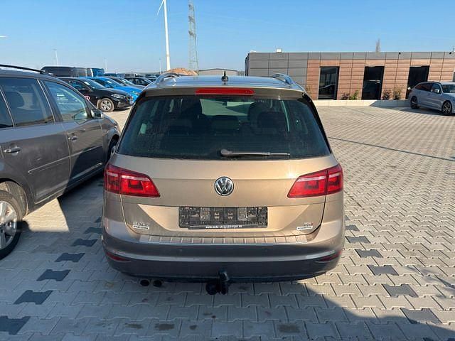 Gebraucht VW Golf VII Highline 125 PS (91 kW) 2015 Goldkeine angabe