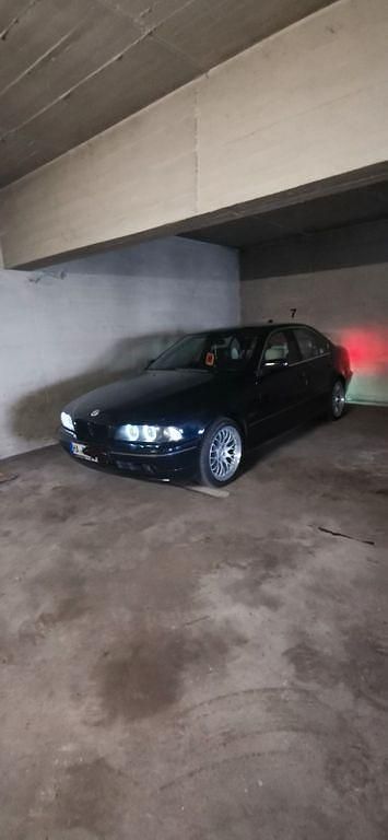 Schwarz Gebraucht 2002 BMW 520 Limousine | 3.500 € (Fairer Preis) - Bild 1/4
