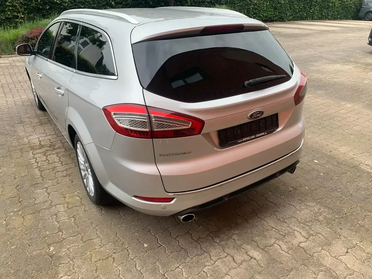 Gebraucht Ford Mondeo 200 PS (147 kW) 2012 Silber Kombi