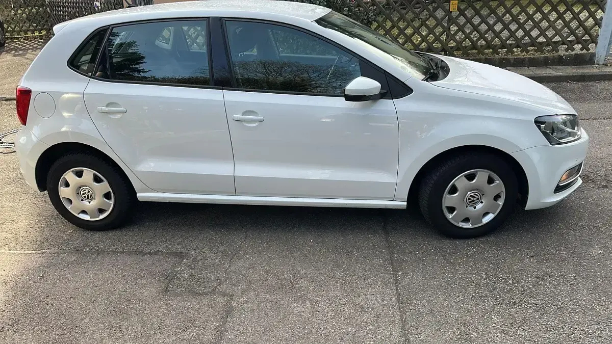 Gebraucht VW Polo Comfortline 90 PS (66 kW) 2015 Weiß Kleinwagen