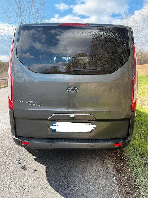 Gebraucht Ford Tourneo 170 PS (125 kW) 2017 Grau Van / Kleinbus