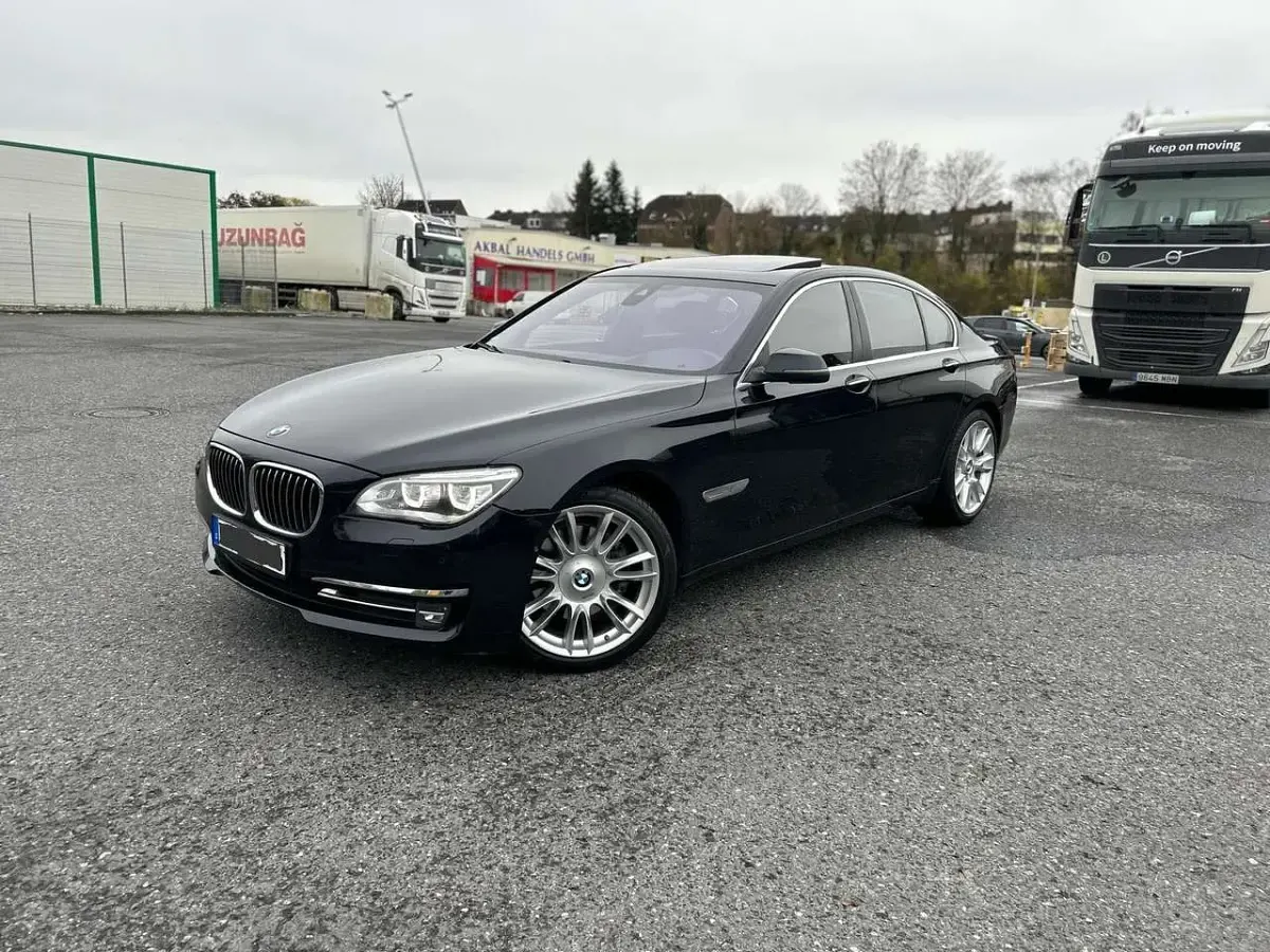 Gebraucht BMW 730 Comfort Edition 258 PS (189 kW) 2015 Schwarz Limousine