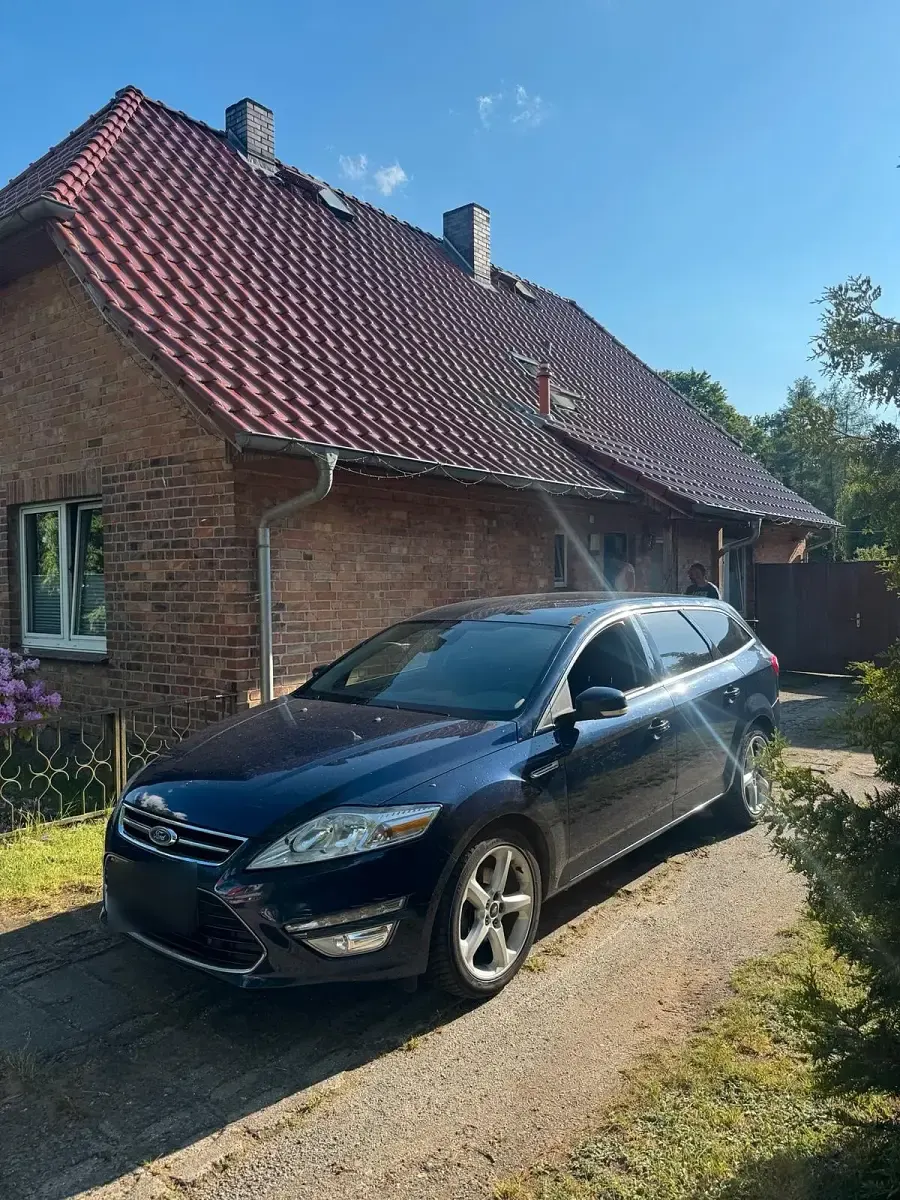 Gebraucht Ford Mondeo 140 PS (102 kW) 2013 Blau Kombi