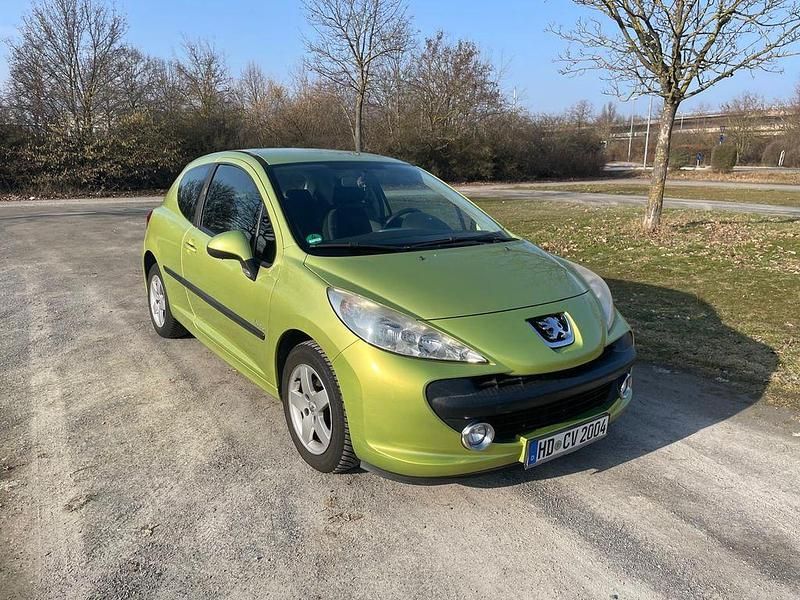 Gebraucht Peugeot 207 Urban Move 95 PS (69 kW) 2009 Grün Limousine