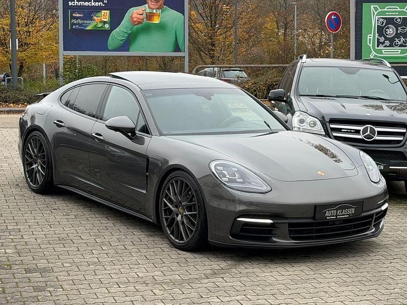 Grau Gebraucht 2017 Porsche Panamera 4 Limousine | 44.990 € (Guter Preis) - Bild 1/4