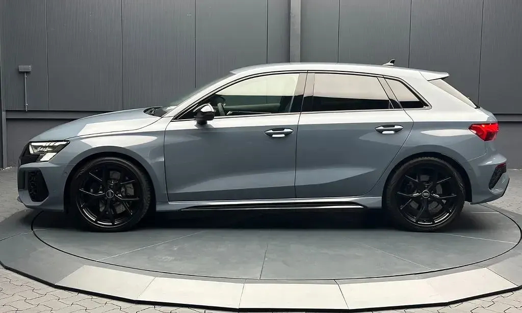Gebraucht Audi RS3 Sport 400 PS (294 kW) 2024 Grau Limousine