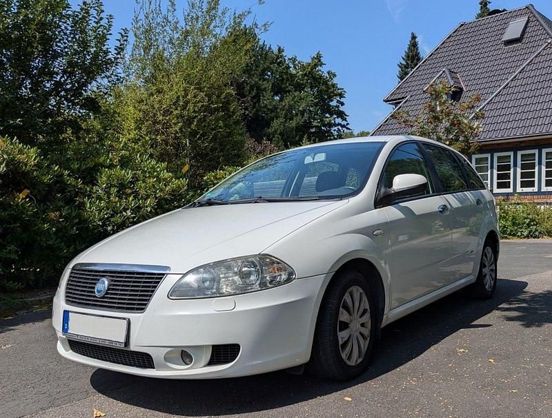 Weiß Gebraucht 2006 Fiat Croma Kombi | 2.700 € - Bild 1/4