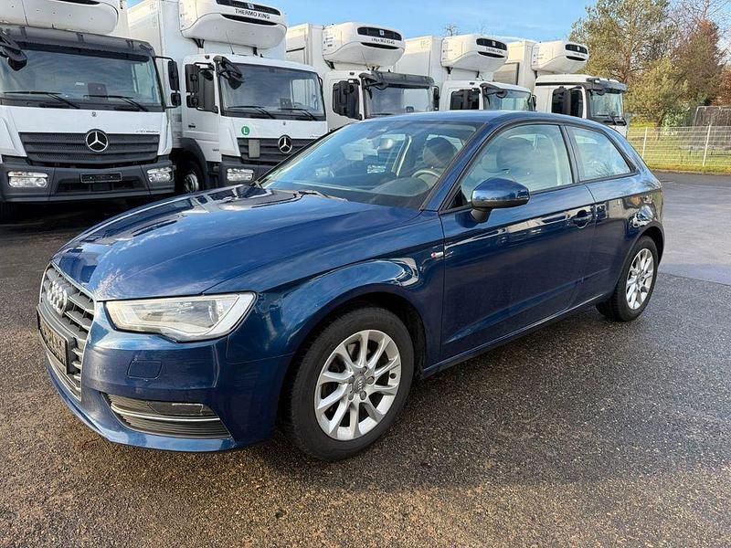 Gebraucht Audi A3 Attraction 105 PS (77 kW) 2013 Blau Limousine