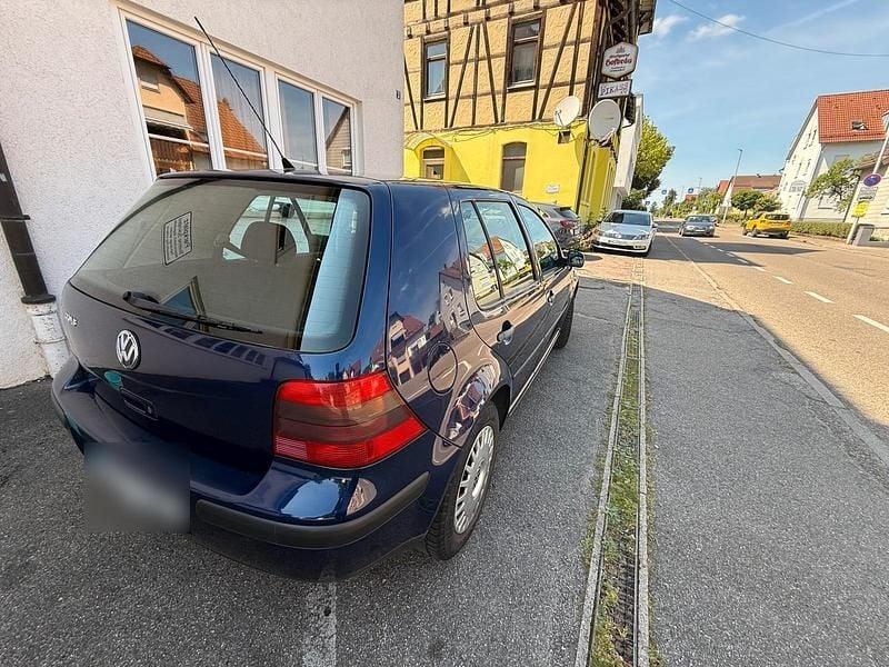 Gebraucht VW Golf IV 75 PS (55 kW) 2002 Blau Kleinwagen