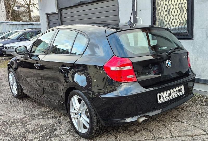 Gebraucht BMW 118 Advantage 143 PS (105 kW) 2011 Schwarz Kleinwagen