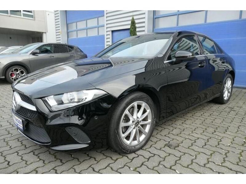 Schwarz Gebraucht 2022 Mercedes A200 Style Limousine | 18.949 € (Fairer Preis) - Bild 1/4
