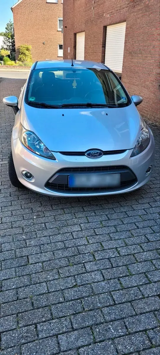 Gebraucht Ford Fiesta 60 PS (44 kW) 2012 Grau Kleinwagen