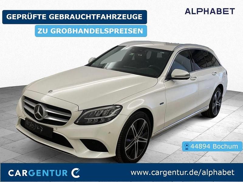 Weiß Gebraucht 2020 Mercedes C300e Avantgarde Limousine | 21.595 € (Guter Preis) - Bild 1/2