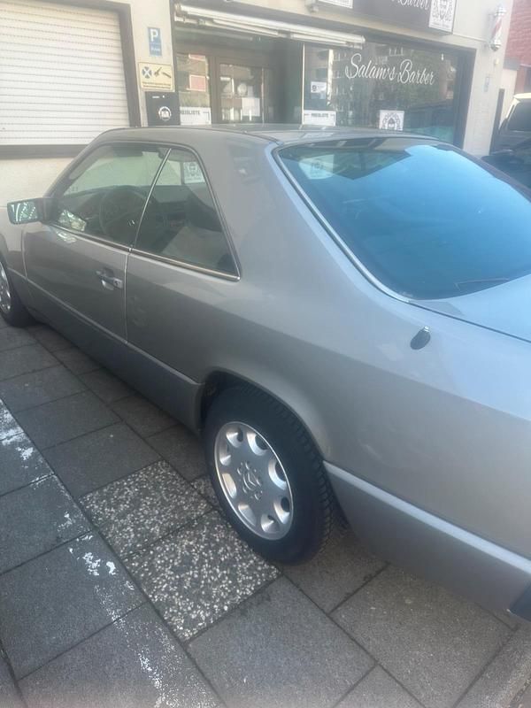 Second-hand Mercedes 230 1989 Auriu Coupe