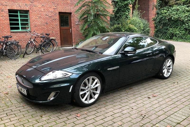 Grün Gebraucht 2012 Jaguar XK Portfolio Coupé | 39.000 € (Teuer) - Bild 1/4