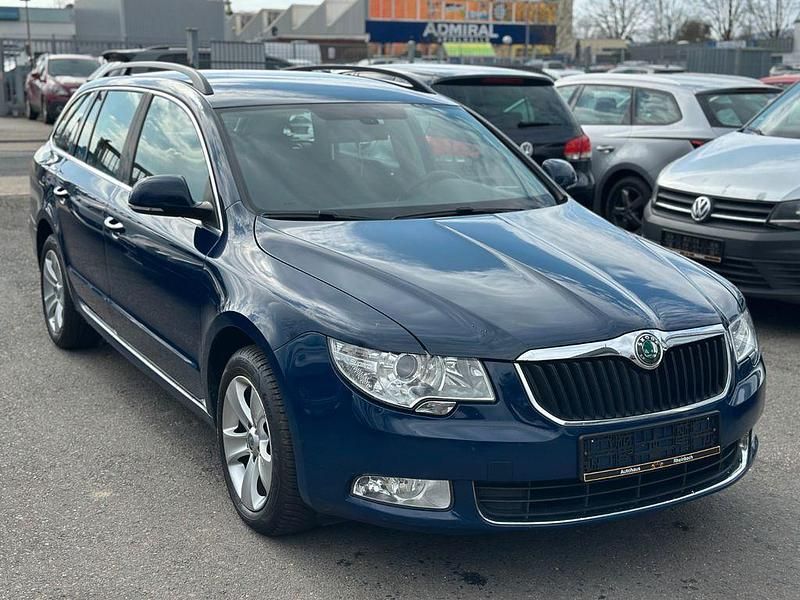 Gebraucht Skoda Superb 140 PS (102 kW) 2011 Blau Kombi