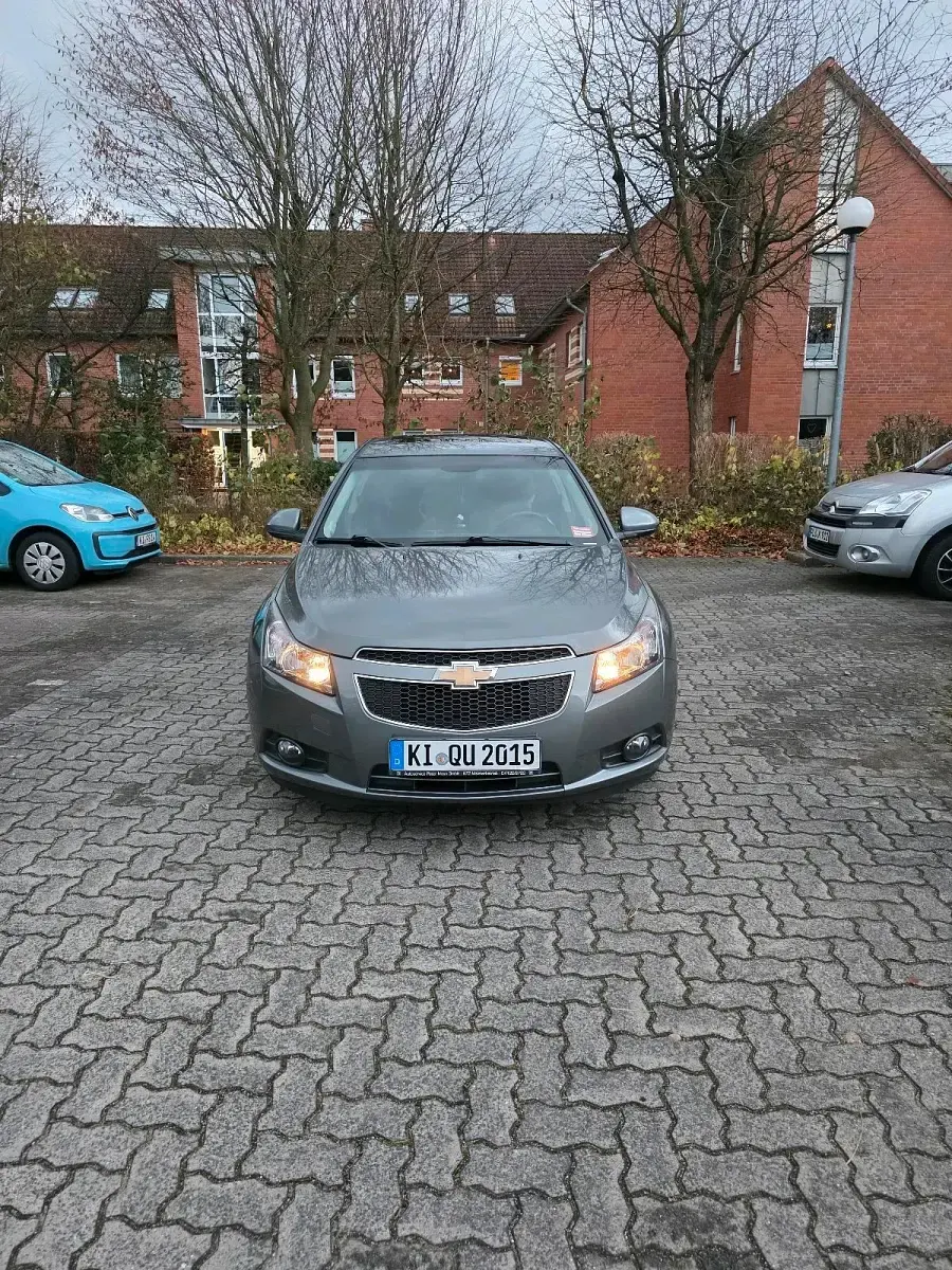 Gebraucht Chevrolet Cruze 120 PS (88 kW) 2012 Grau Limousine