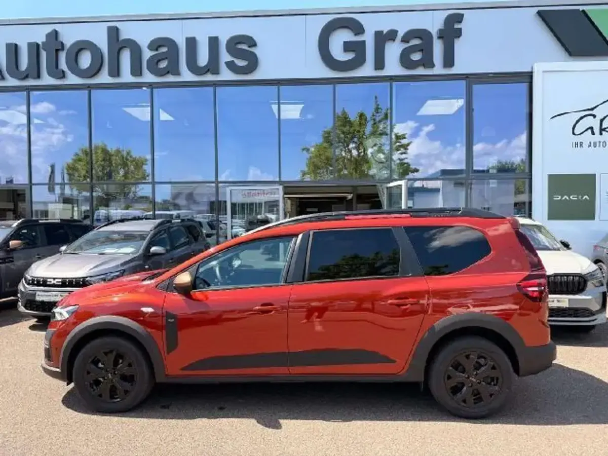 Neu Dacia Jogger Extreme 101 PS (74 kW) 2026 Terracotta braun Van / Kleinbus