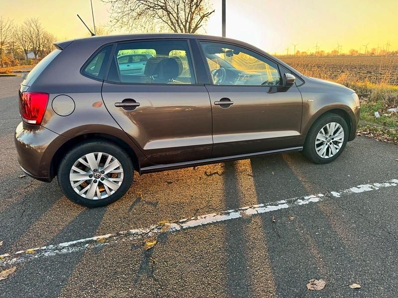 Gebraucht VW Polo Life 69 PS (50 kW) 2014 Braun Kleinwagen