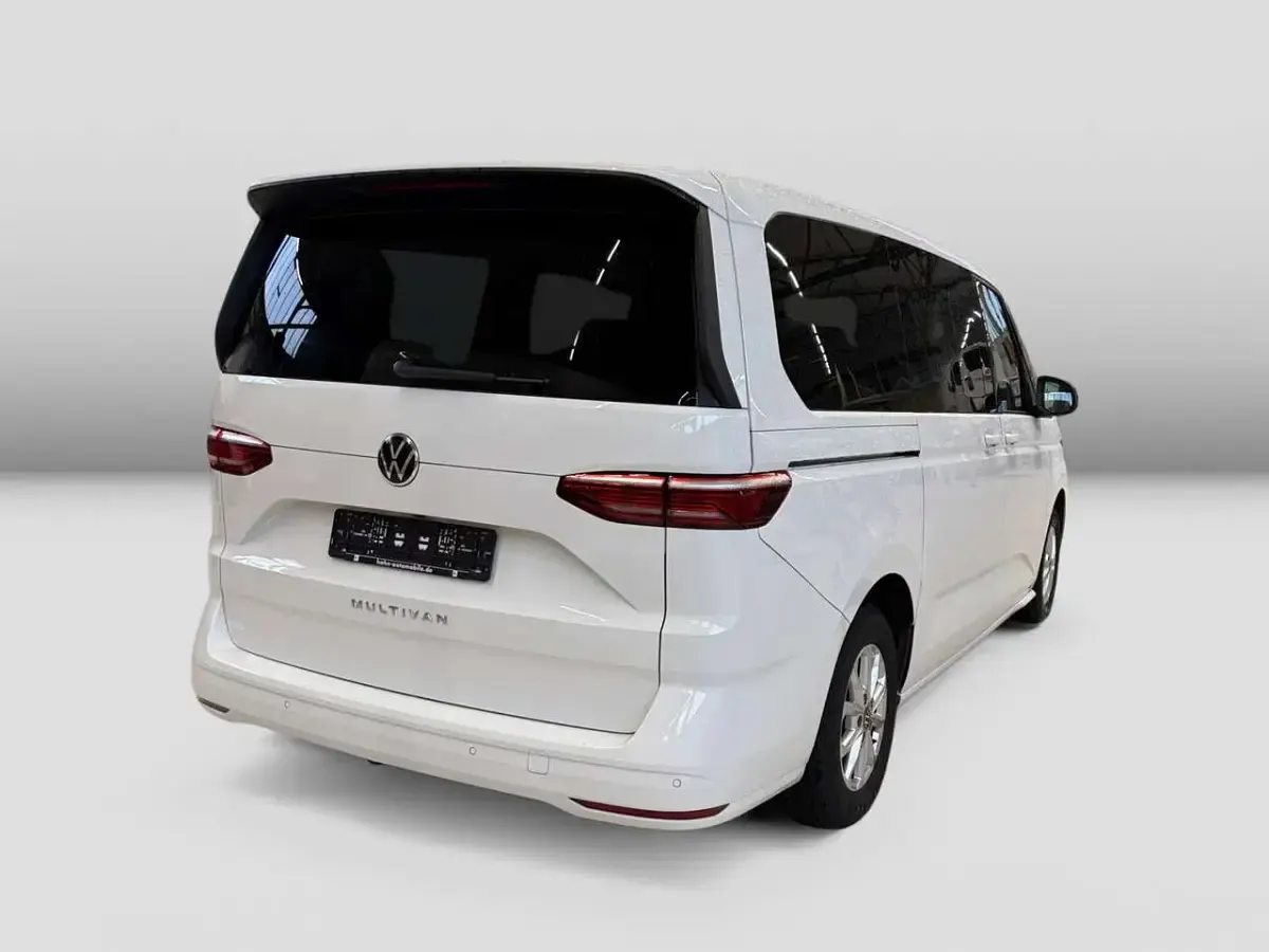 Używany VW Multivan Life 150 KM (110 kW) 2023 Biały Minivan