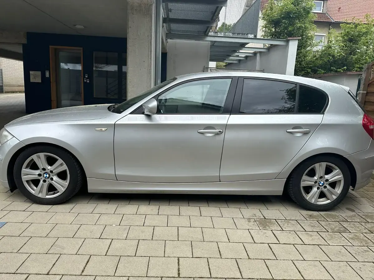 Gebraucht BMW 118 Lifestyle 143 PS (105 kW) 2011 Silber Kleinwagen