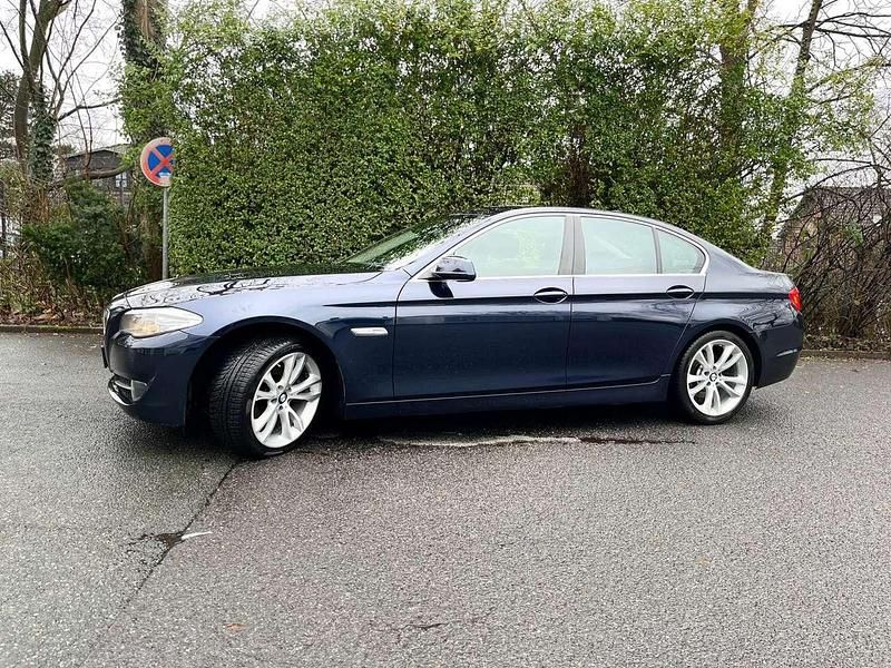 Second-hand BMW 523 204 CP (150 kW) 2011 Albastru Berlinǎ