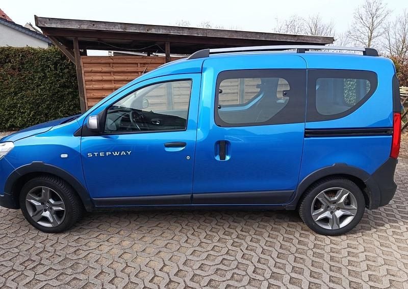 Gebraucht Dacia Dokker Stepway 131 PS (96 kW) 2020 Blau Van / Kleinbus