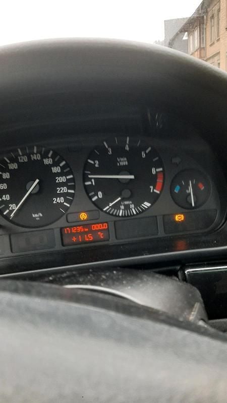Second-hand BMW 523 170 CP (125 kW) 2000 Roșu Break
