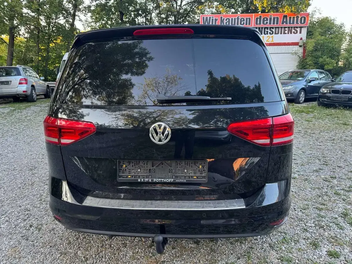 Gebraucht VW Touran Comfortline 116 PS (85 kW) 2017 Deep black perleffekt Van / Kleinbus