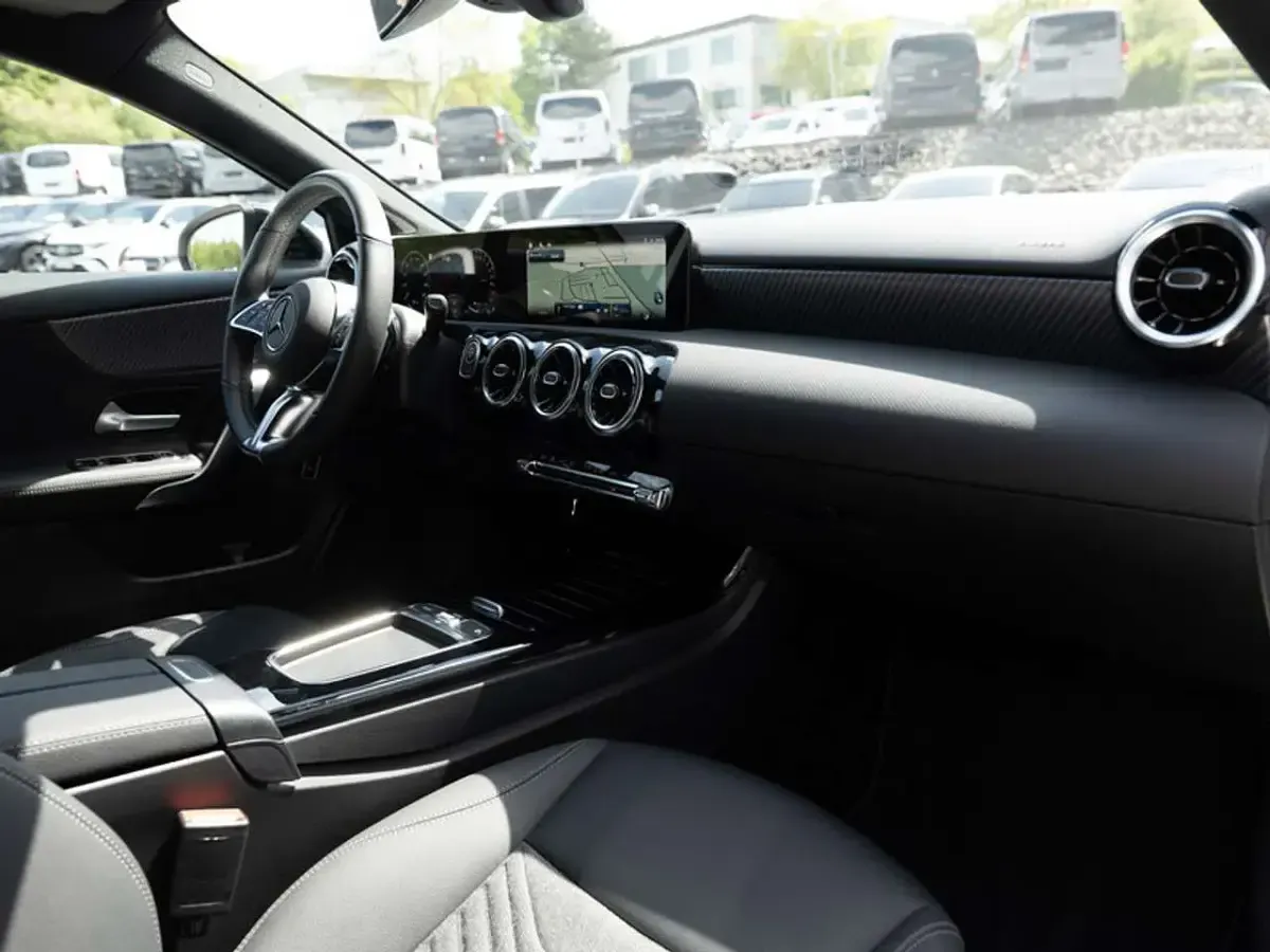 Gebraucht Mercedes A250 Progressive 163 PS (119 kW) 2025 Weiss polarweiß Limousine