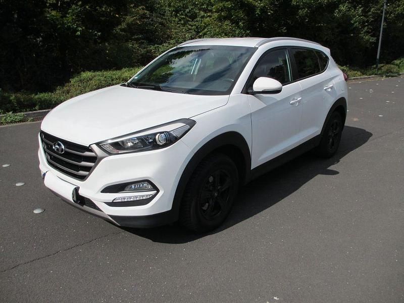 Weiß Gebraucht 2016 Hyundai Tucson Intro Edition SUV | 9.490 € (Fairer Preis) - Bild 1/4