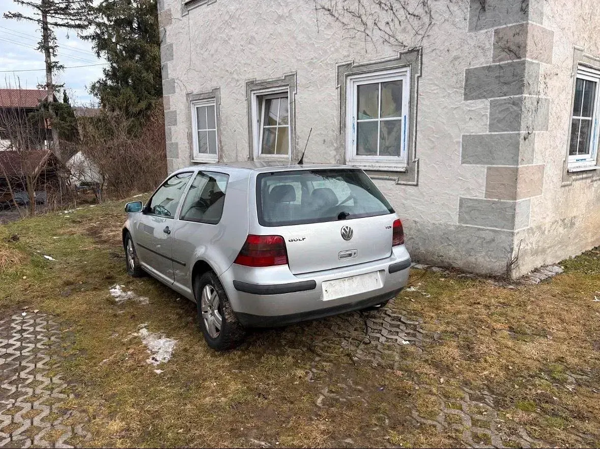 Gebraucht VW Golf IV 85 PS (62 kW) 2003 Silber Kleinwagen