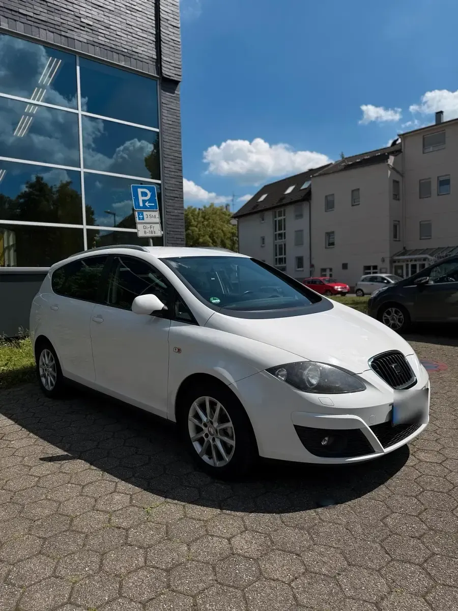 Gebraucht Seat Altea XL 125 PS (91 kW) 2011 Weiß Van / Kleinbus