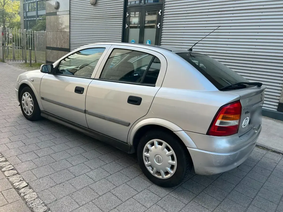 Second-hand Opel Astra 75 CP (55 kW) 2001 Argintiu Hatchback