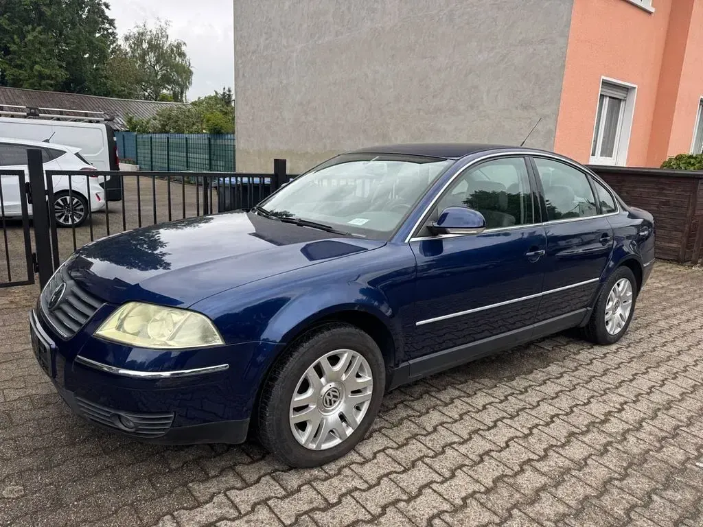 Gebraucht VW Passat 131 PS (96 kW) 2004 Blau Limousine