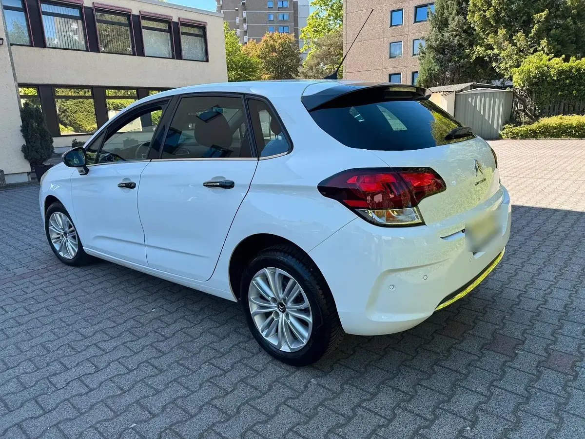 Gebraucht Citroën C4 PureTech 131 PS (96 kW) 2015 Weiß Kombi