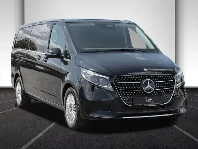 Gebraucht Mercedes V300 Avantgarde 237 PS (174 kW) 2025 Schwarz Van / Kleinbus