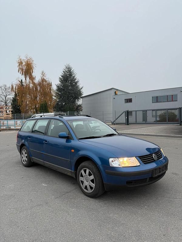 Blau Gebraucht 1998 VW Passat Kombi | 499 € (Superpreis) - Bild 1/4