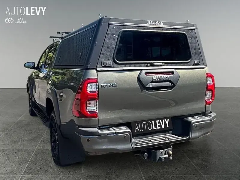 Gebraucht Toyota HiLux Basis 204 PS (150 kW) 2023 Bronze Pickup