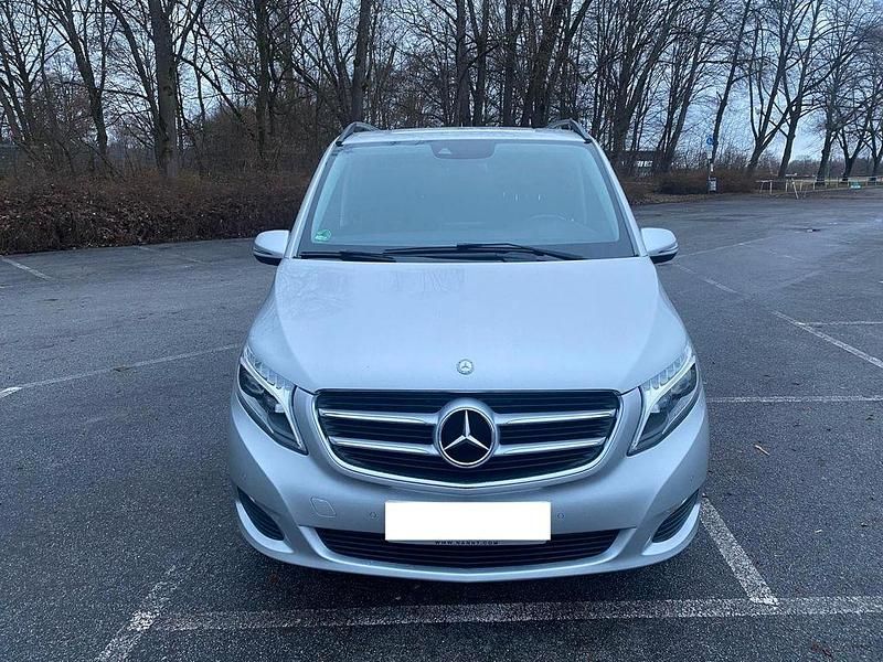 Gebraucht Mercedes V220 Edition 163 PS (119 kW) 2017 Grau Van / Kleinbus