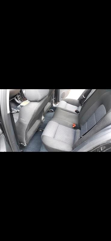 Second-hand Seat Toledo 105 CP (77 kW) 2004 Negru Berlinǎ