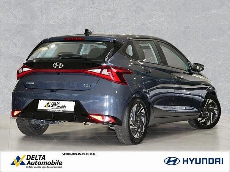 Gebraucht Hyundai i20 Trend 101 PS (74 kW) 2023 Aurora grey / met Kleinwagen
