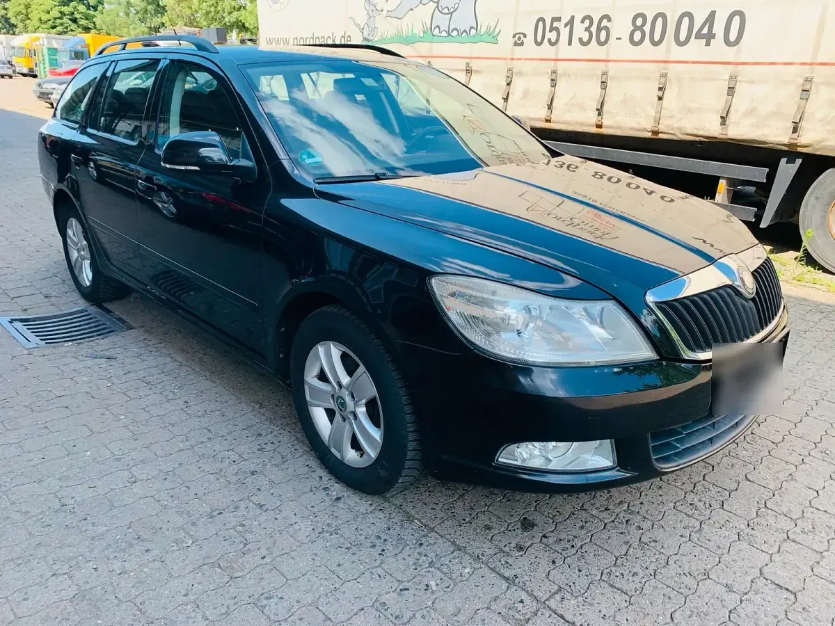 Gebraucht Skoda Octavia 105 PS (77 kW) 2010 Schwarz Kombi