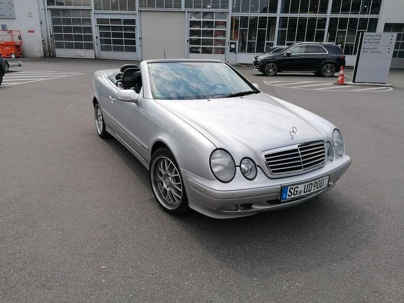 Silber Gebraucht 2003 Mercedes CLK230 Avantgarde Cabrio | 12.950 € - Bild 1/4