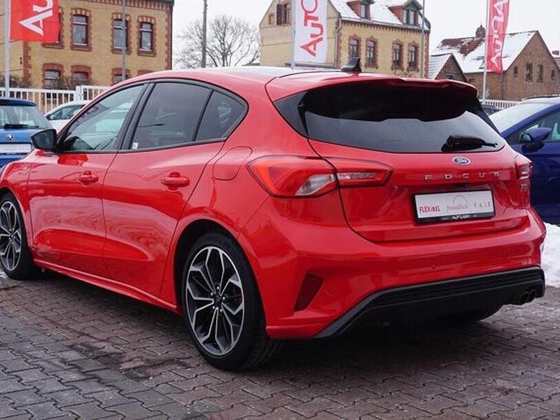Gebraucht Ford Focus ST-Line 125 PS (91 kW) 2019 Rot Limousine