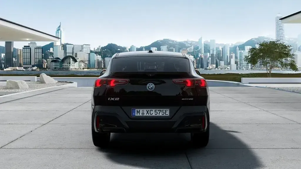 Gebraucht BMW iX2 Performance 150 kW (204 PS) 2025 Schwarz SUV