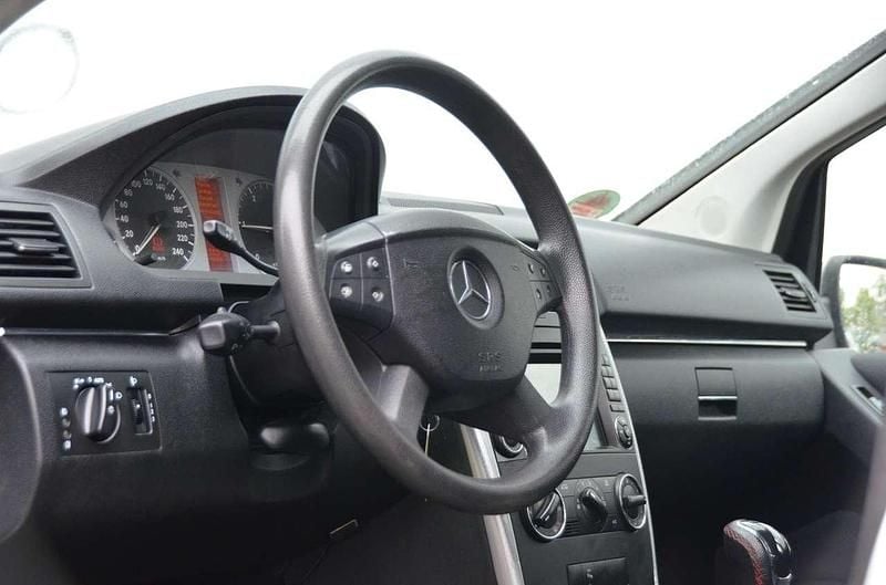 Gebraucht Mercedes B180 109 PS (80 kW) 2008 Polarsilber  metalliclack Van / Kleinbus